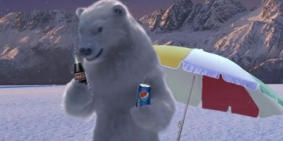 Vara, ursii polari migreaza de la Cola la Pepsi