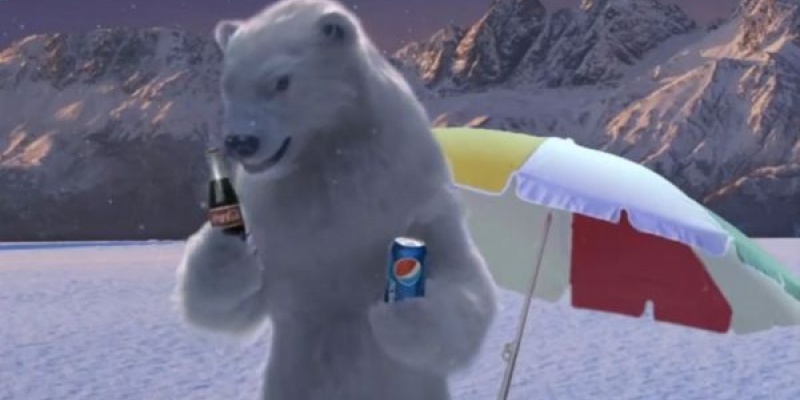Vara, ursii polari migreaza de la Cola la Pepsi