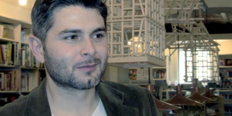 Daniel Voinea (Carturesti): Ma simt ca pestele in apa intalnindu-ma cu artisti, ilustratori, scriitori, arhitecti, asta e mediul in care vreau sa raman