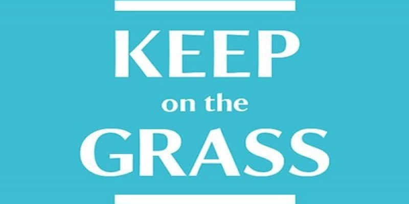 Dar va rugam, calcati iarba!