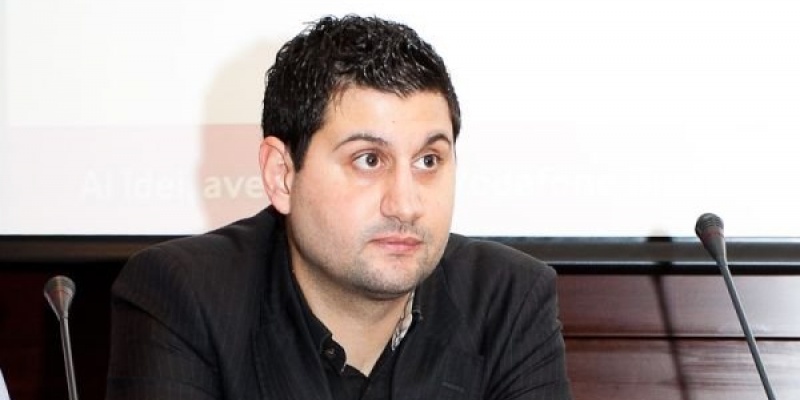 Mascota DOT, purtator de cuvant in mediul online pentru Piraeus Bank Romania