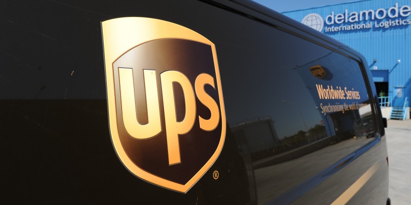 UPS anticipeaza cresteri de 8% in volumul zilnic de livrari pe perioada cumparaturilor de sarbatori