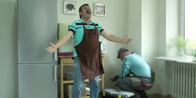 Barbatii primesc un motiv sa danseze de bucurie, intr-un nou clip online de la Volksbank