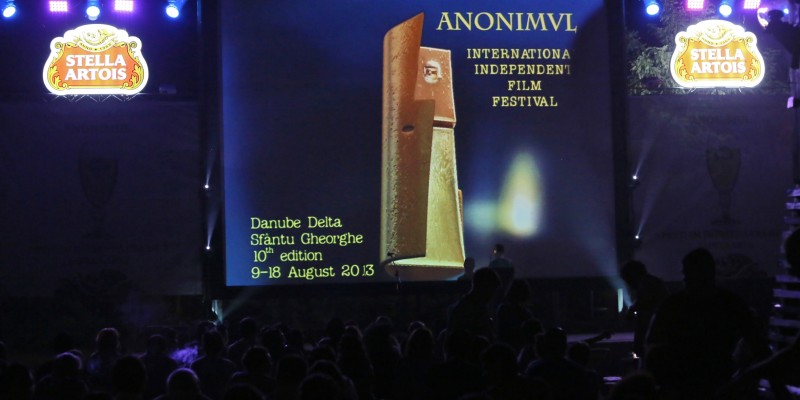 Stele, nisip si filme la ANONIMUL