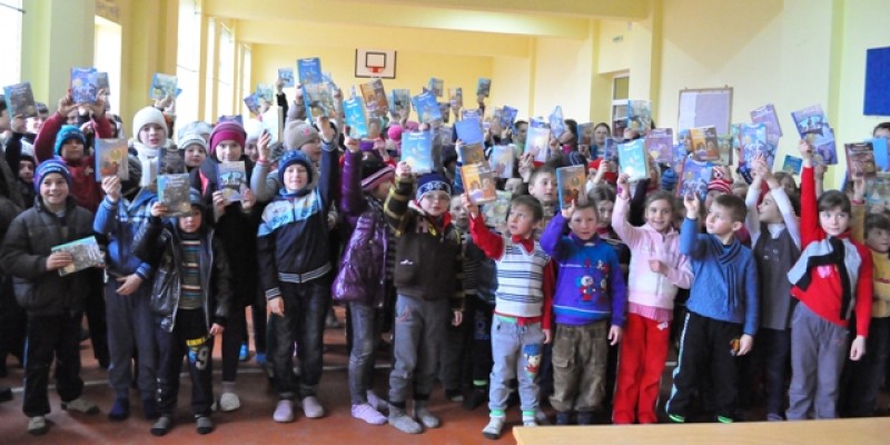 Curtea Veche Publishing a initiat campania de donatii “Cartile copilariei in fiecare casa”