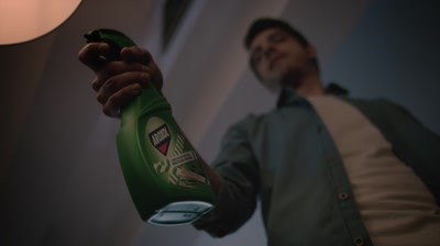 Interstar si Next Advertising declara razboi impotriva gandacilor intr-o noua campanie pentru Aroxol