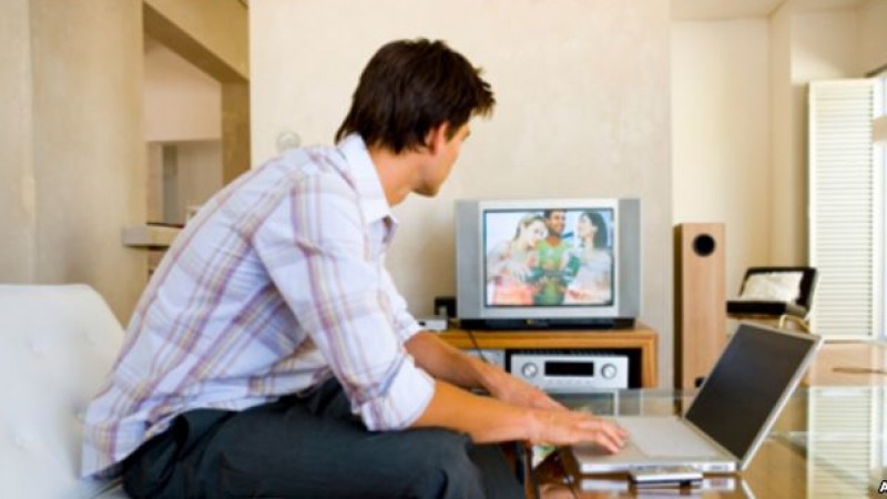 La noi versus la ei: consumul de media al nativilor digitali