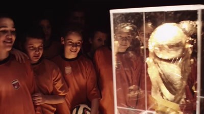 Danis Tanovic semneaza un documentar pentru #CupaTuturor, campania Coca-Cola prilejuita de FIFA 2014
