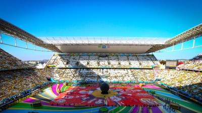 Mozaic cu 200.000 de poze trimise de fani din toata lumea, dezvaluit de Coca-Cola la deschiderea Cupei Mondiale FIFA 2014