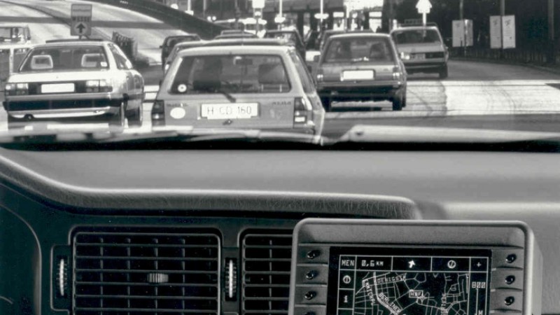 Bosch serbeaza 25 de ani de la introducerea in productia de serie a primului sistem de navigatie