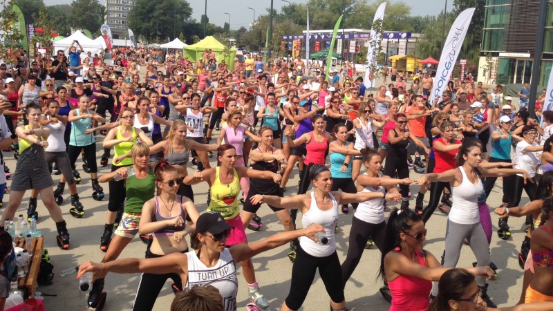 Peste 20.000 de persoane au participat la “Cea mai mare ora de sport” powered by Dolce Sport