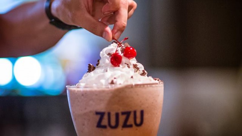 Milkshake-ul Zuzurias condimenteaza mult si dulce la Fabrica, cu prilejul ADfel 2014