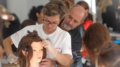 Wella Professionals si UNICEF: Atelierul de Formare din Piatra Neamt – un parteneriat public-privat in beneficiul adolescentilor vulnerabili