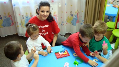 Fundatia Vodafone Romania anunta inceperea inscrierilor pentru cea de-a cincea editie a programului Voluntar de profesie