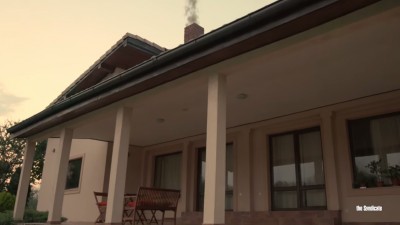 the Syndicate ne arata cum sa "tinem focul sub control si casa in siguranta" in campania TV a Schiedel