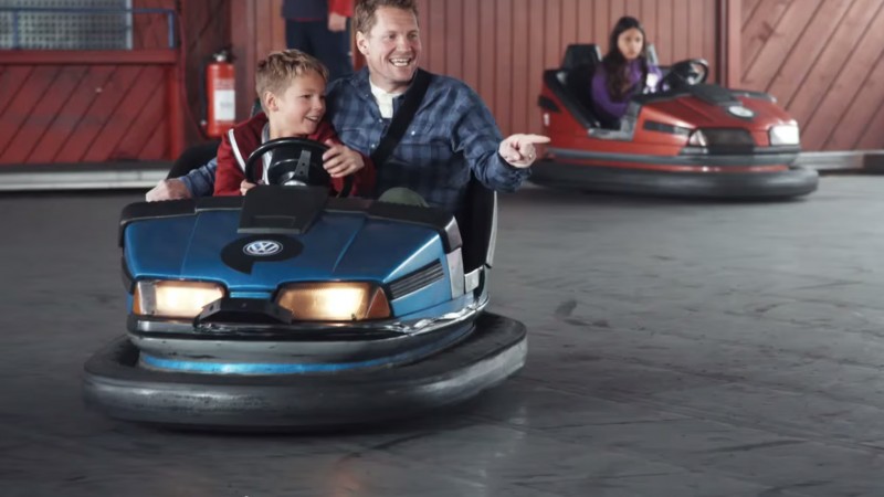Seriozitate maxima intr-un parc de distractii