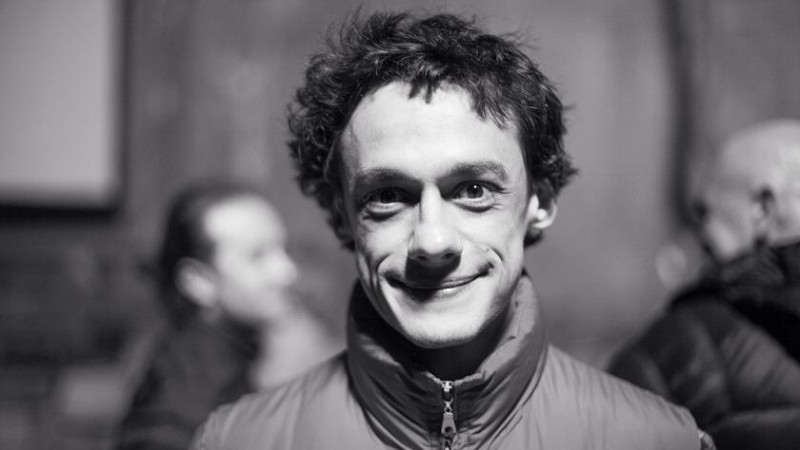 Vlad Logigan despre promovarea spectacolelor de teatru: Cand joaca actori cunoscuti, o postare sau un afis pe Facebook ajung sa umple o sala