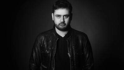 Bogdan Nicolai, un corporatist-hipster poet: Probabil ca m-au sunat de la banca pentru reclame, evenimente, parteneriate, dar nu le-am raspuns. De teama