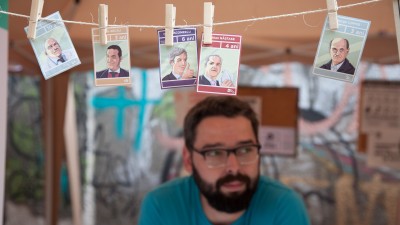 De ce e necesara o Coruptopedia romana? "Pentru ca o sa ai nepoti candva, si vei vrea sa le arati acest insectar cu toti acesti 'daunatori' ai tarii"
