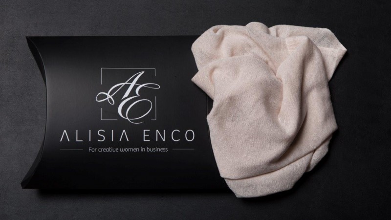 Eleganta si nonconformism, cuvintele-cheie ale noilor accesorii pentru femeile in afaceri