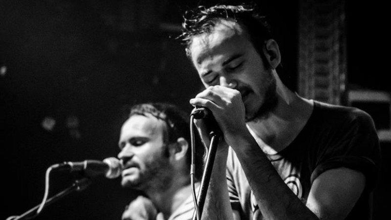 Andrei Hategan (The Amsterdams): Inca se lipeau postere prin oras, tin minte si acum cum mergeam cu galetusa si bidineaua uneori pe la Universitate noaptea ca sa ne promovam