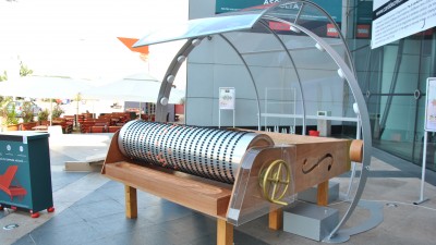Cea mai mare cutiuta muzicala interactiva expusa in Baneasa Shopping City pentru a le face copiilor cunostinta cu muzica lui Enescu