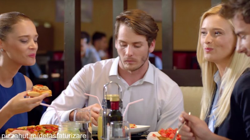 "Detastaturizarea": Pizza Hut te invita sa redescoperi bucuria meselor in oras