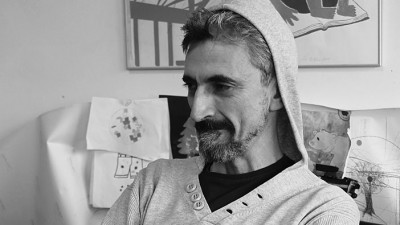 Reclame fara capitalism. Ciprian Isac (Atelierul de Grafica): „Am avut multe variante pe cantar. De la „Nicio masa fara peste" sau „Trompeta pentru surzi", pana la „Practic, Modern, Sublim” ori „De nelipsit din caminul dumneavoastra”