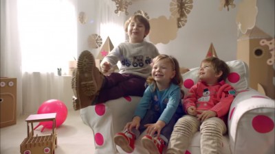 Telekom incredinteaza copiilor creatia si strategia campaniei de Craciun