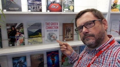 Bogdan Hrib, director Editura Tritonic: Cel mai important este sa duci cartea cat mai aproape de client: pe culoarele facultatii, in fata sediului unei corporatii, sau pe hol, la bufet. Ubicuitatea poate fi o solutie