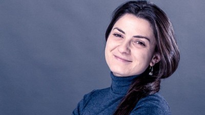 Laura Iane, despre banci si reclame: Folosim umorul si comunicarea uschita pentru oameni tineri, dar nu le oferim credite pentru ca au venituri liberale. Nu suna prea bine