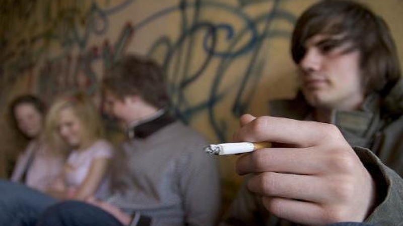 Studiu Open-I: Relatia deficitara cu parintii si influenta grupului - strans legate de consumul de tutun si droguri la adolescenti