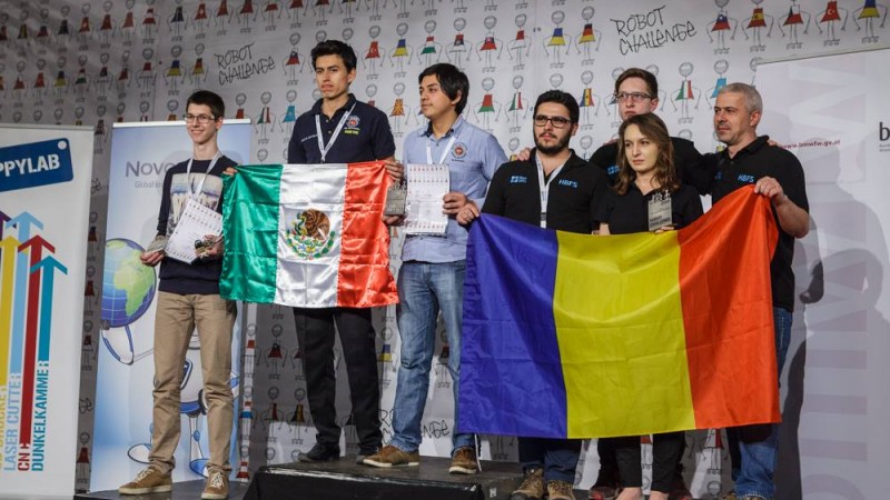 Robotii creati de romani castiga premii. Trei studenti politehnisti, la RobotChallenge Vienna 2016
