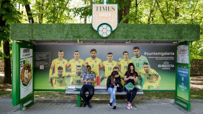 #suntemgaleria din statia Stadion, un proiect OOH interactiv care te trimite la meciul de deschidere al EURO 2016 Romania - Franta