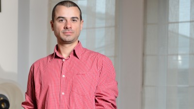 Bogdan Stanciu (Go Studio) despre identitatea Premiilor FIBRA: Gantera e formata din mai multe profile de fete, simbolizand oamenii din agentie care lucreaza in tandem cu oamenii de la client