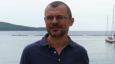 Bogdan Costin: Inveti multe din publicitate ca scriitor. Sa scrii intr-un stil accesibil. Sa fii true. Sa fii si nitel spectaculos, entertaining. Sa scrii povesti cu insight-uri