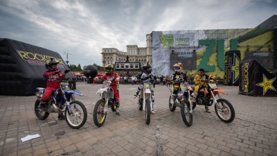 Cinci dintre cei mai buni rideri FMX din lume au facut spectacol la Bucuresti, la Flying Rockstar Energy Tour