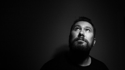 Cum se intelege publicitatea cu literatura. Bogdan Raileanu: Te inspira pentru ca te intalnesti cu tot felul de oameni si psihopati si tipologii si crize si situatii