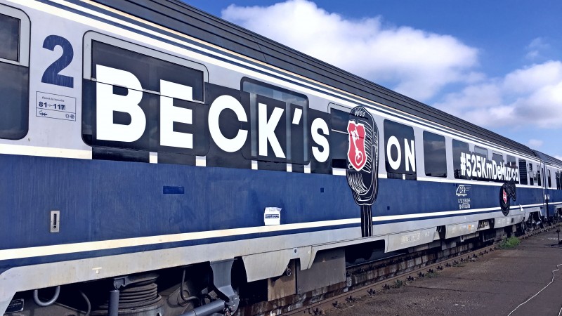 Trenul Beck’s va pleca astăzi din Gara de Nord, peronul 14 către Bonțida, la Electric Castle. Petrecerea în mișcare în Beck’s Electric Train - o călătorie pe ritmuri electronice
