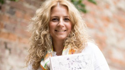 Cartile de colorat pentru adulti, o alternativa la meditatie. Cum a lansat Corina Dorobantu primul magazin online dedicat lor