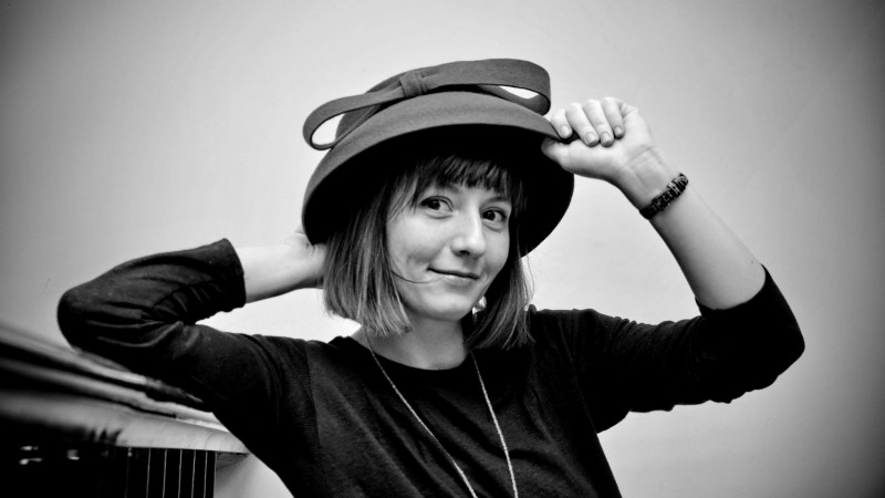 Alexandra Mazgareanu se imparte intre graphic design, costume de teatru si ilustratie