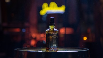 La petrecerea Jack Daniel's de 150 de ani, am aflat cum se face manual hartie si ca imigrantii romani au inventat o reteta cult de street food american