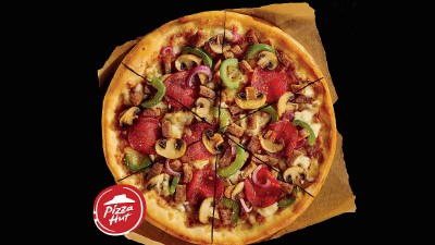 Pizza Hut, inamicul mancatului pe fuga