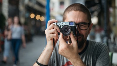 Bancul preferat al lui Hajdu Tamas: diferenta dintre un fotograf si o pizza este ca o pizza poate hrani o familie