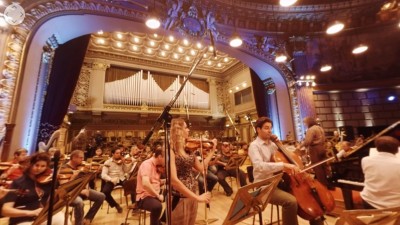 Samsung te invita la o experienta virtuala prin care poti fi pe scena alaturi de tinerii artisti care au deschis Concursul International „George Enescu”