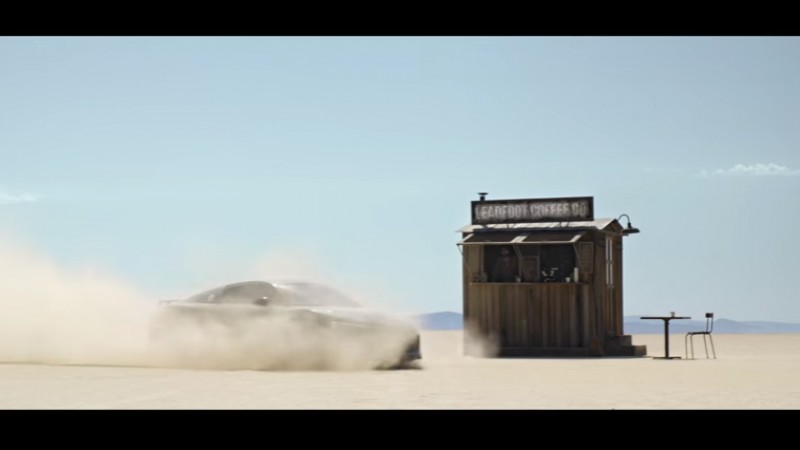 O lupta, un deșert și o mașină