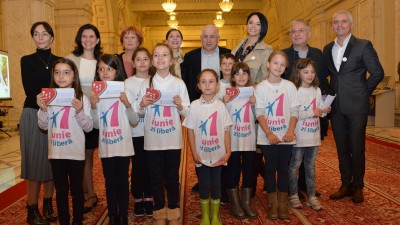 Itsy Bitsy FM şi Andreea Marin, Tily Niculae, Virgil Ianţu au venit în Parlament să susţină 1 Iunie zi liberă naţională