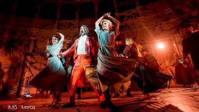 My Fair Lady – un spectacol de Broadway adus cu succes pe scena Grand Cinema & More. Costume impresionante, interpretari de exceptie, muzica si dans care iti raman in minte si in suflet