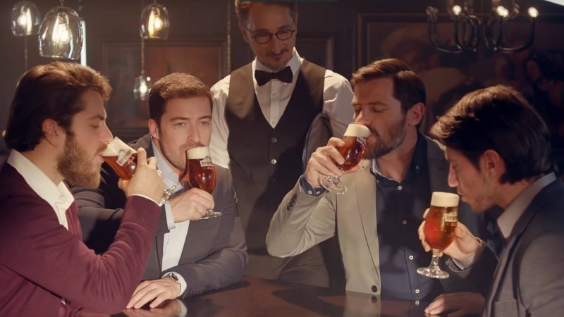 [Știri de nicăieri] De ce au bărbații români barbă în reclame?