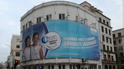 Ambiguitatea unui copy de outdoor și notorietatea brandului drept contraargument